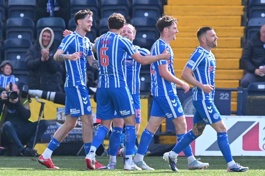 Kilmarnock's players celebrate against Dundee Utd