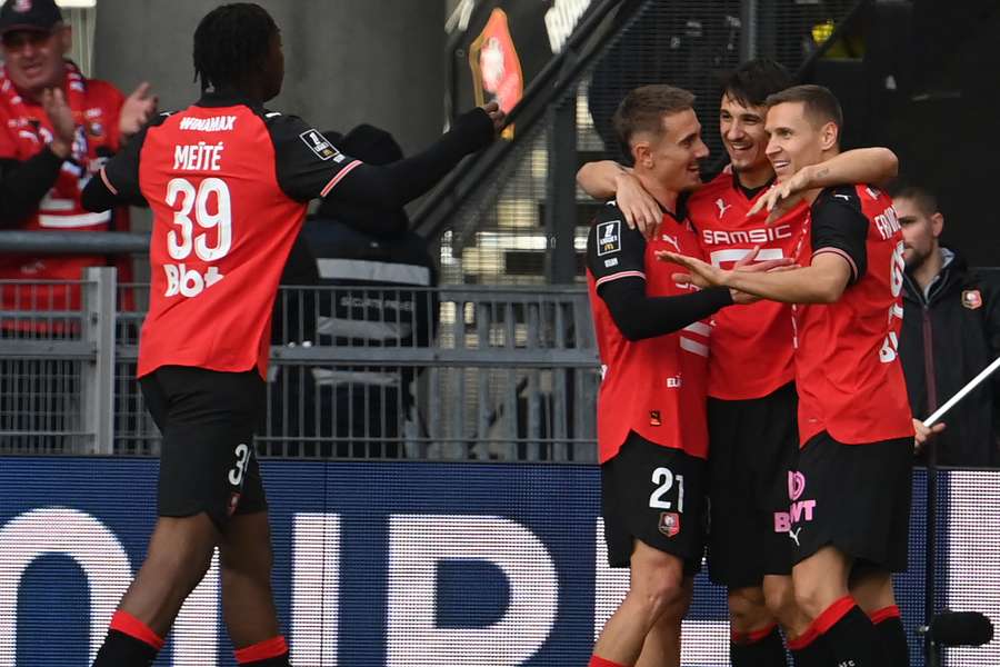 Les Rennais célébrant l'ouverture du score.