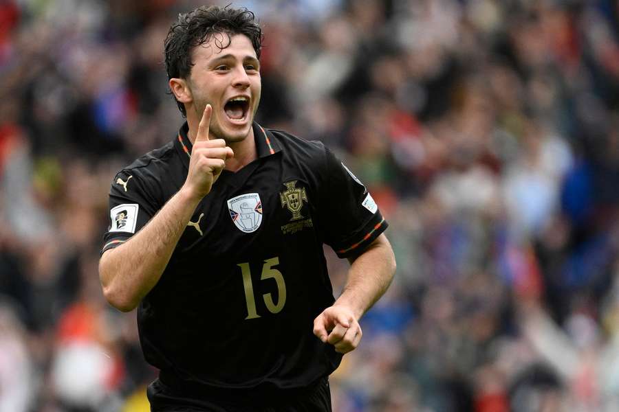 João Neves estreou-se a marcar em dose tripla João Neves estreou-se a marcar em dose tripla