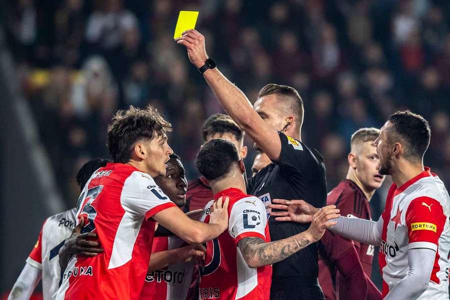 Derby pražských "S" dlouhodobě provází vypjatá atmosféra plná strkanic.