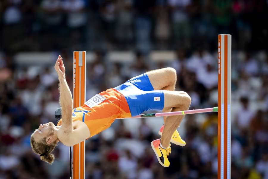 Douwe Amels in actie op het hoogspringen tijdens de tweede dag van de wereldkampioenschappen atletiek