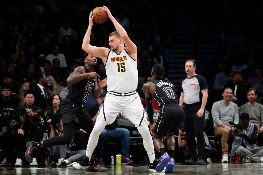 Nikola Jokič v zápase proti Brooklynu.