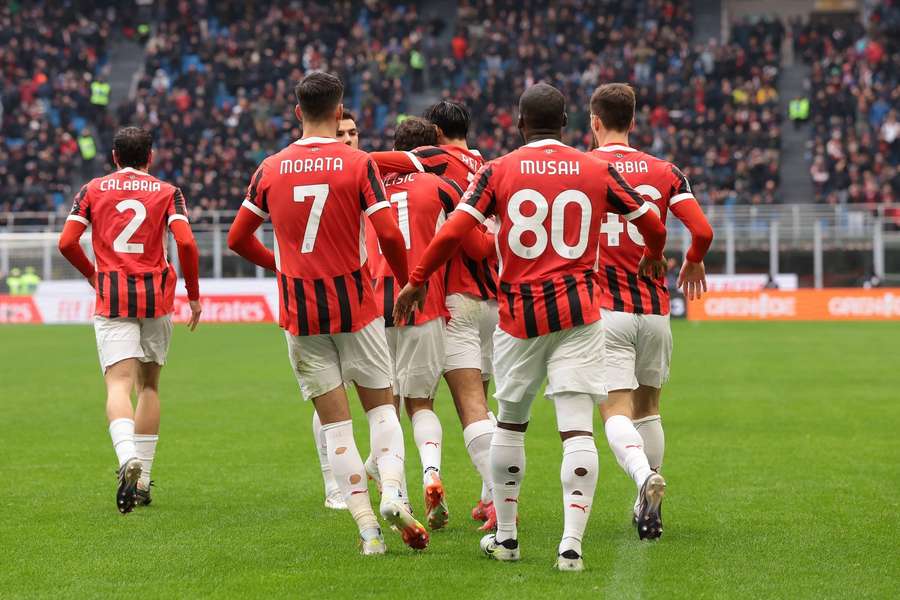 El AC Milan logra una victoria tardía
