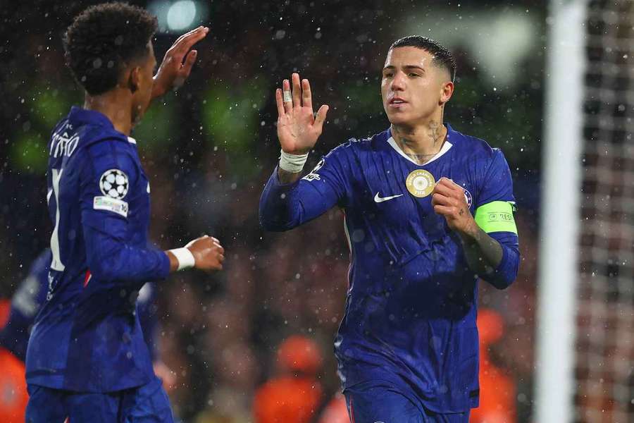 Enza Fernándeze (vpravo) potřebovala Chelsea jen polovinu utkání.