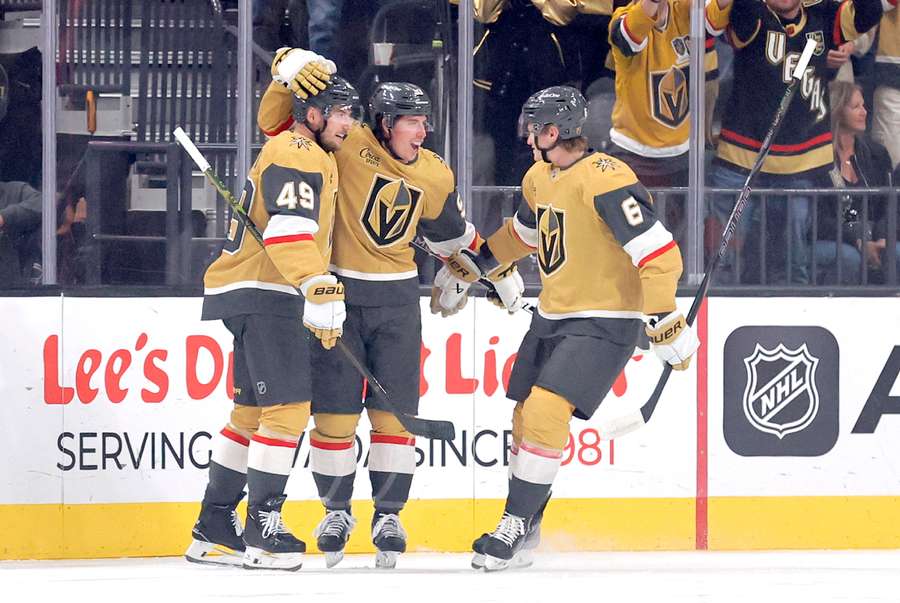 Golden Knights pokonali u siebie bezbłędnych do tej pory Hurricanes Golden Knights pokonali u siebie bezbłędnych do tej pory Hurricanes