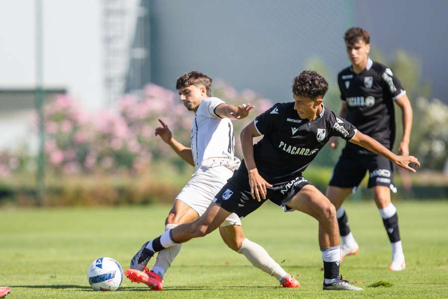 Vitória SC venceu com golos de Mitrovic e Fábio Blanco