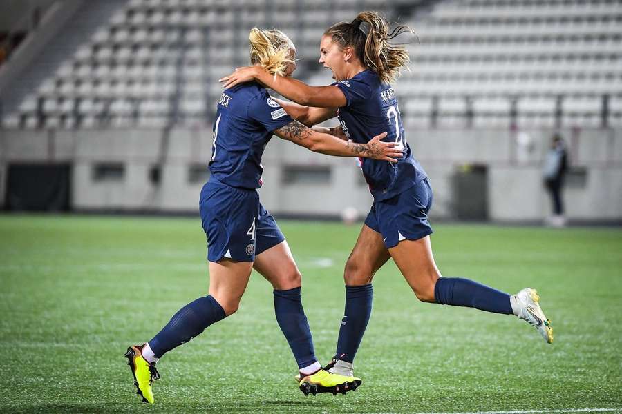 Lieke Martens, buteuse face au BK Hacken, célèbre son but à la 54ᵉ minute. 