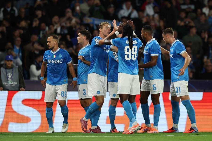 Neapol je priebežným lídrom talianskej Serie A. Neapol je priebežným lídrom talianskej Serie A.