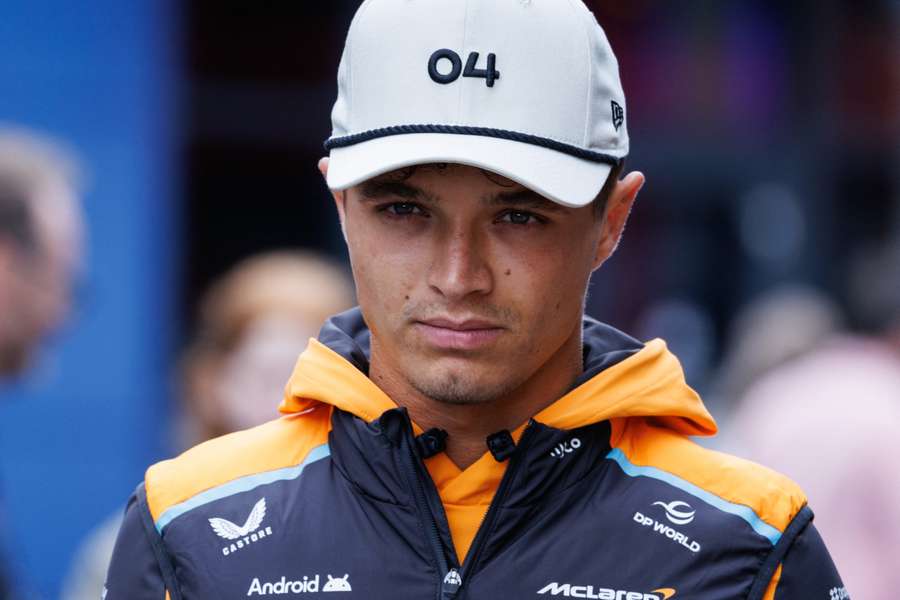 Lando Norris bij aankomst in Zandvoort