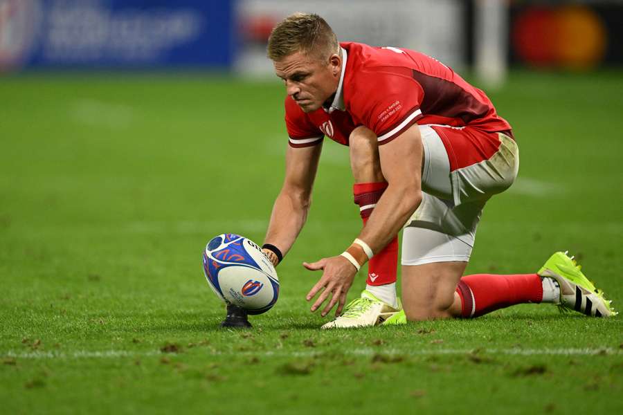 Wales fly-half Gareth Anscombe gets ready to kick a penalty