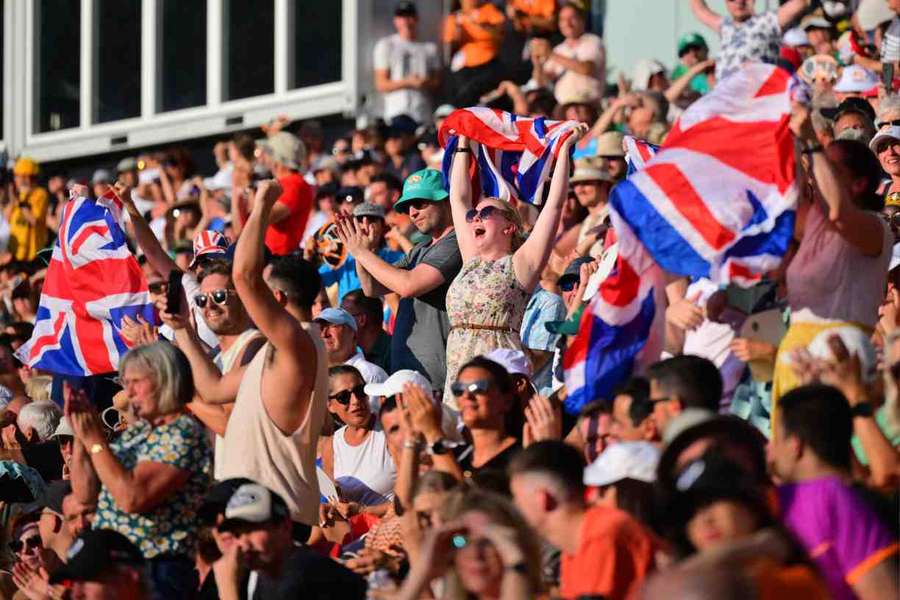 British fans cheer as Katarina Johnson-Thompson wins gold