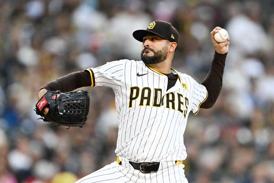 San Diego Padres pitcher Martin Perez throwing a pitch during a game against the Chicago Cubs (2024)