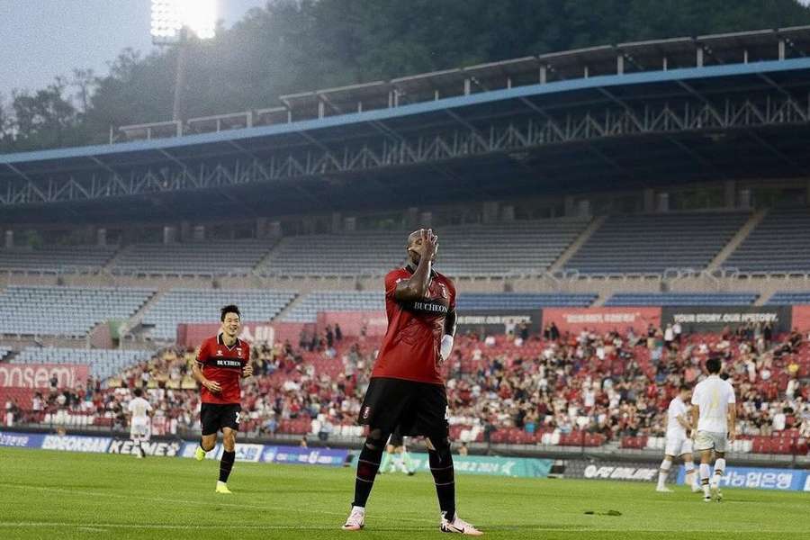 Lupeta está feliz na Coreia do Sul