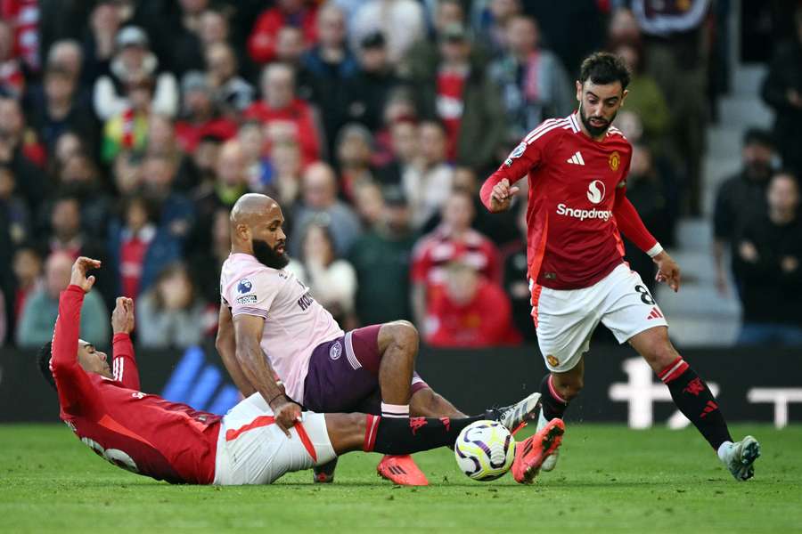 Bryan Mbeumo (C) has swapped Brentford for Manchester United