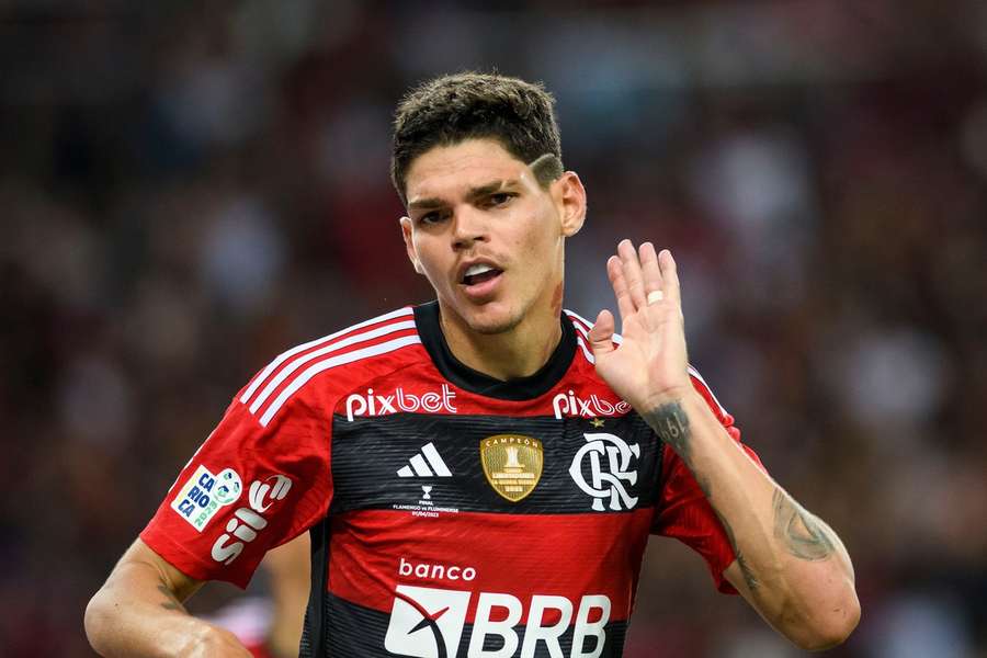Ayrton Lucas foi o destaque da vitória rubro-negra