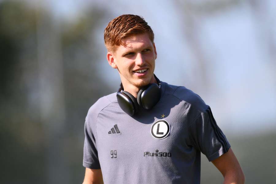 Zaskakujący kierunek Jordana Majchrzaka. Napastnik przechodzi z Legii do VfB Stuttgart Zaskakujący kierunek Jordana Majchrzaka. Napastnik przechodzi z Legii do VfB Stuttgart
