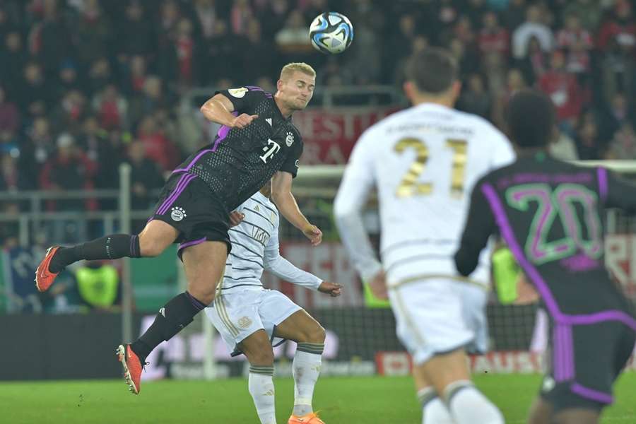 De Ligt raakte geblesseerd tijdens de bekerwedstrijd tegen Saarbrücken