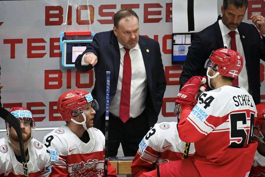 Fremtiden står på schweizisk hockey for coach Ehlers.
