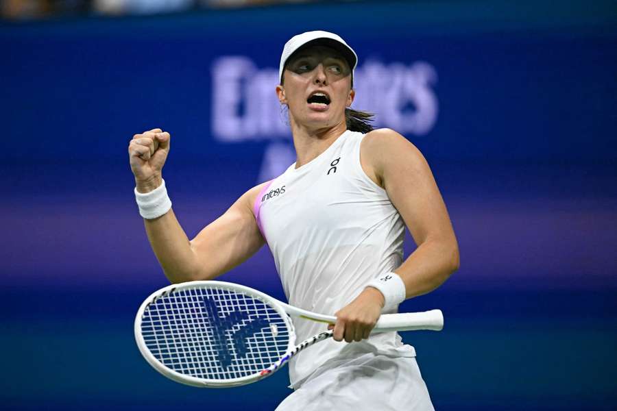 Iga Swiatek celebrates her victory over Anastasia Pavlyuchenkova