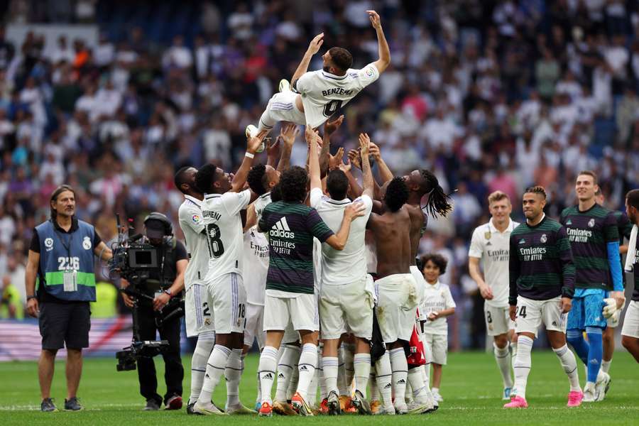 Los jugadores del Real Madrid despiden a Benzema