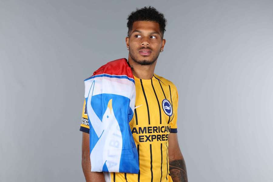 O Brighton contratou o avançado Georginio Rutter ao Leeds