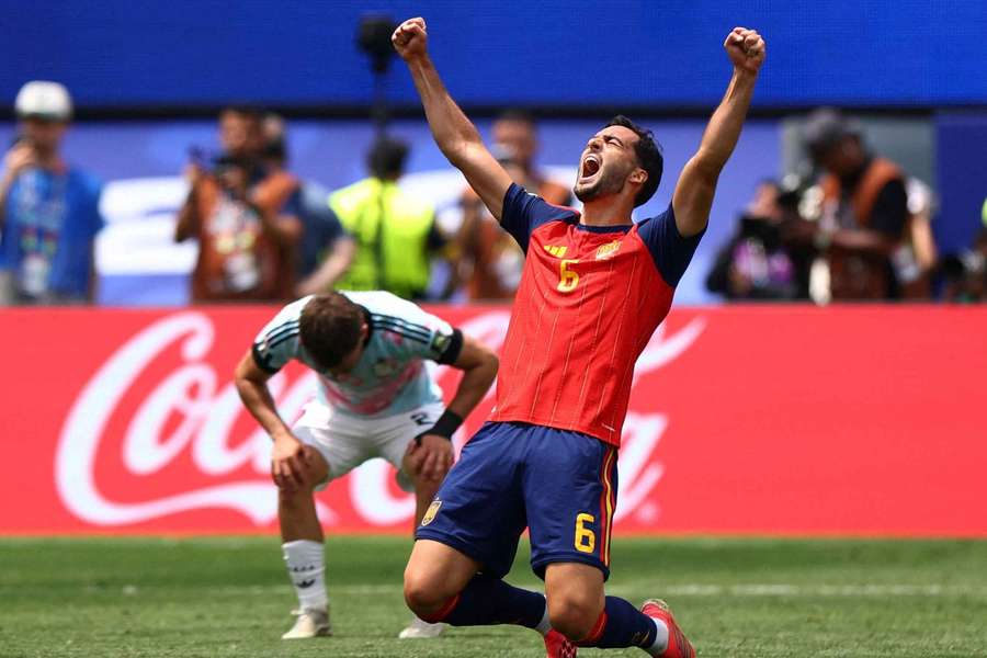 Merino świętuje zwycięskiego gola przeciwko Belgii. Merino świętuje zwycięskiego gola przeciwko Belgii.