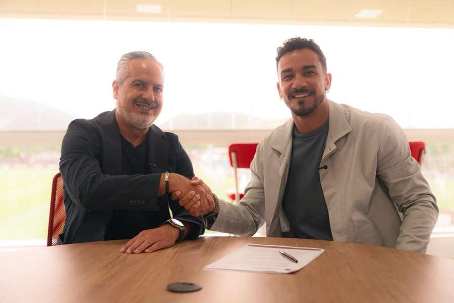Danilo renovou seu vínculo com o Flamengo Danilo renovou seu vínculo com o Flamengo