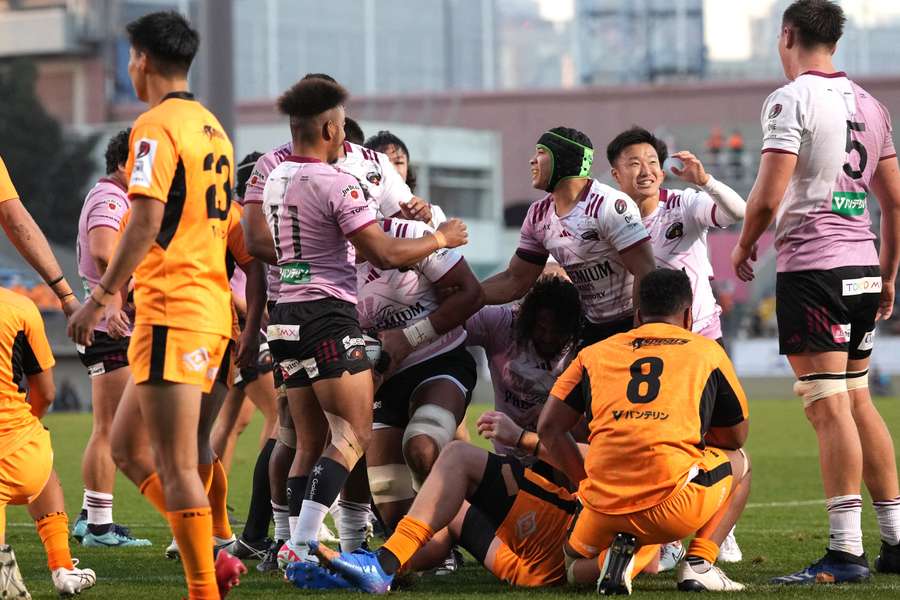 Saimoni Vunilagi, de rosa y con el dorsal 11 en un partido de 2023 Saimoni Vunilagi, de rosa y con el dorsal 11 en un partido de 2023