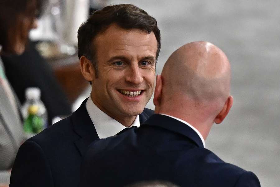 Macron defende visita ao Catar para apoiar a seleção francesa Macron defende visita ao Catar para apoiar a seleção francesa