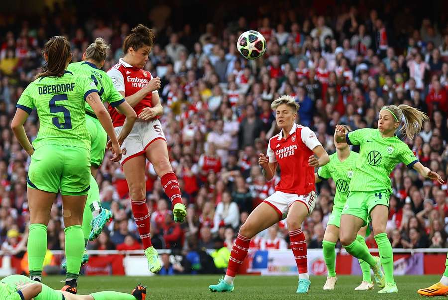 Arsenal's Jenny Beattie scores their second goal