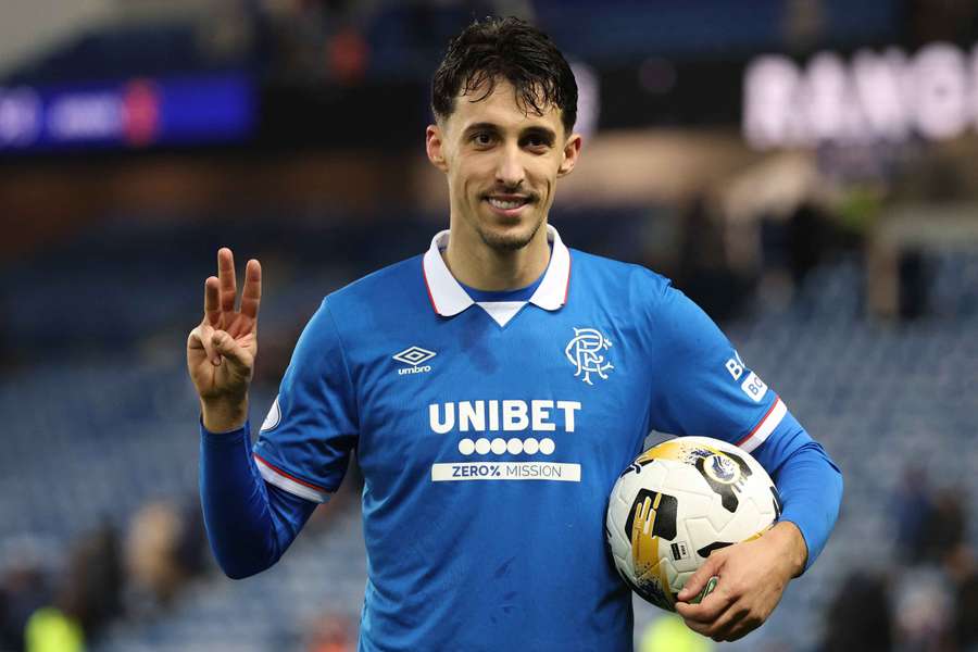 Bojan Miovski celebra su hat-trick en Copa