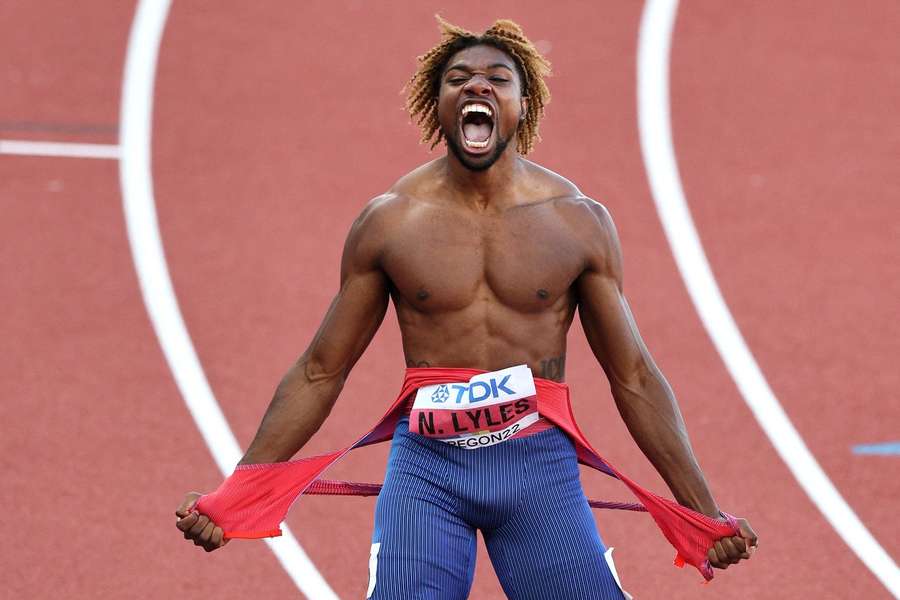 Noah Lyles svým výkonem překonal i legendárního Michaela Johnsona.