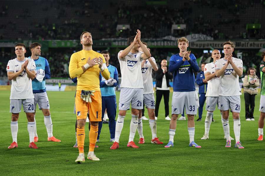 I giocatori dell'Hoffenheim salutano i tifosi