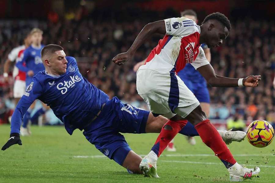Everton's Vitalii Mykolenko (left) and Arsenal's Bukayo Saka in action