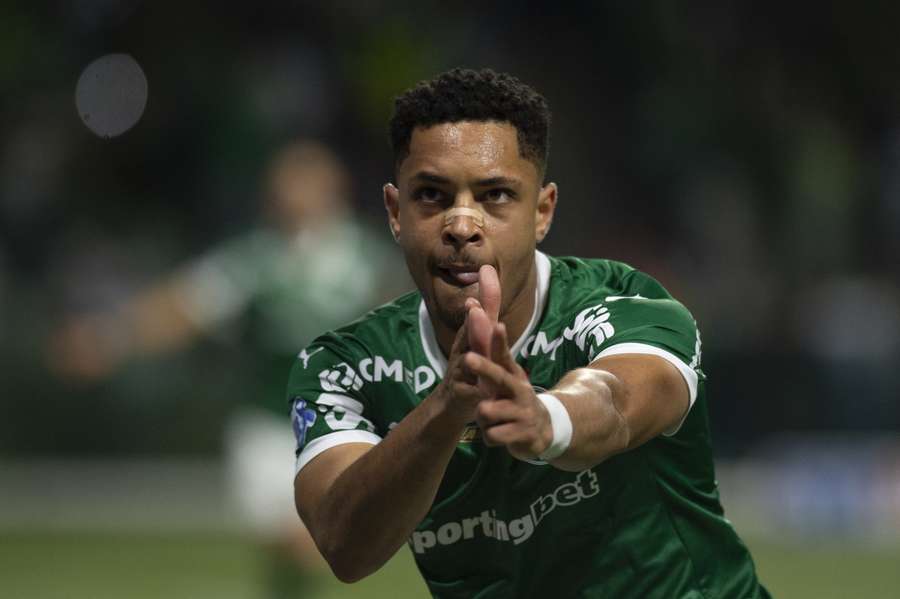 Vitor Roque marcou duas vezes no clássico paulista Vitor Roque marcou duas vezes no clássico paulista