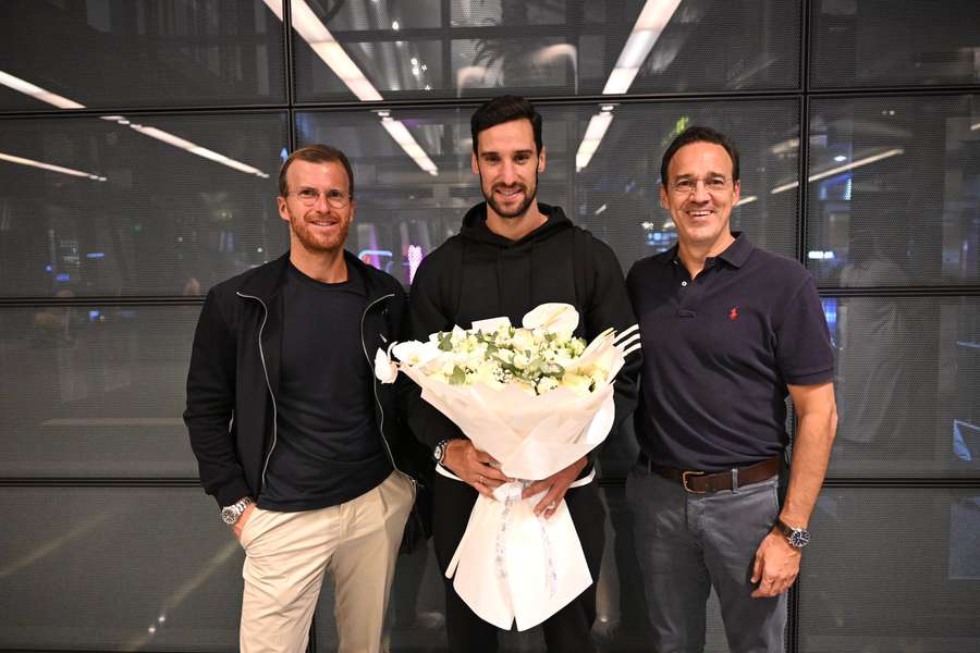 Sergio Rico, recibido en Doha