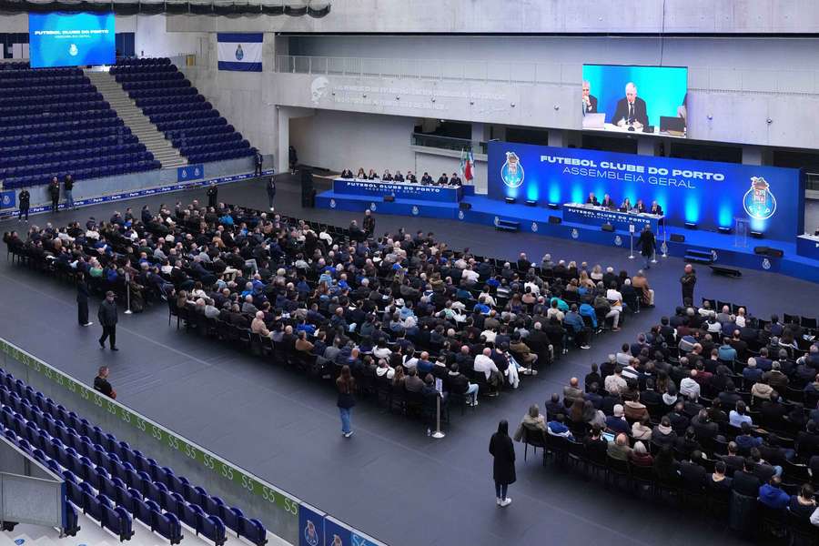 Sócios estiveram em reunião magna