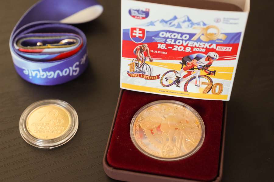 Upomienkové predmety pretekov Okolo Slovenska. Upomienkové predmety pretekov Okolo Slovenska.