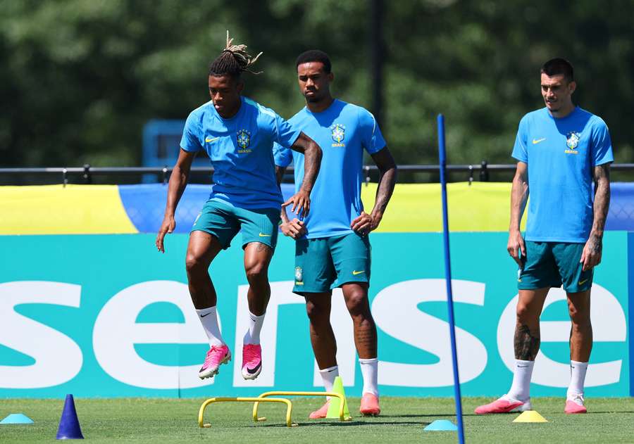 Danilo pode ser a escolha de Ancelotti Danilo pode ser a escolha de Ancelotti
