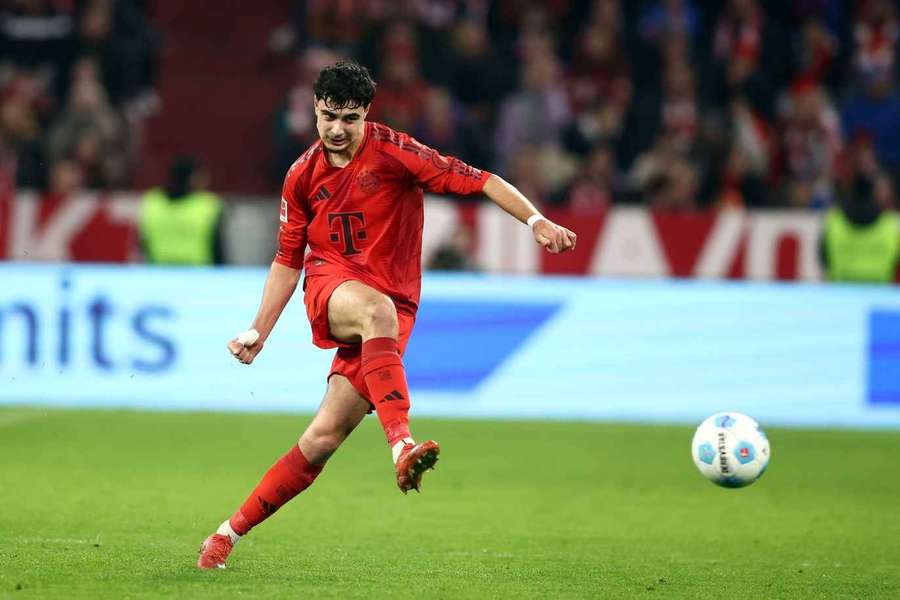 Aleksandar Pavlovic kann in der BayArena nicht mitwirken.