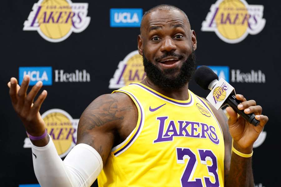 LeBron James vai continuar a jogar