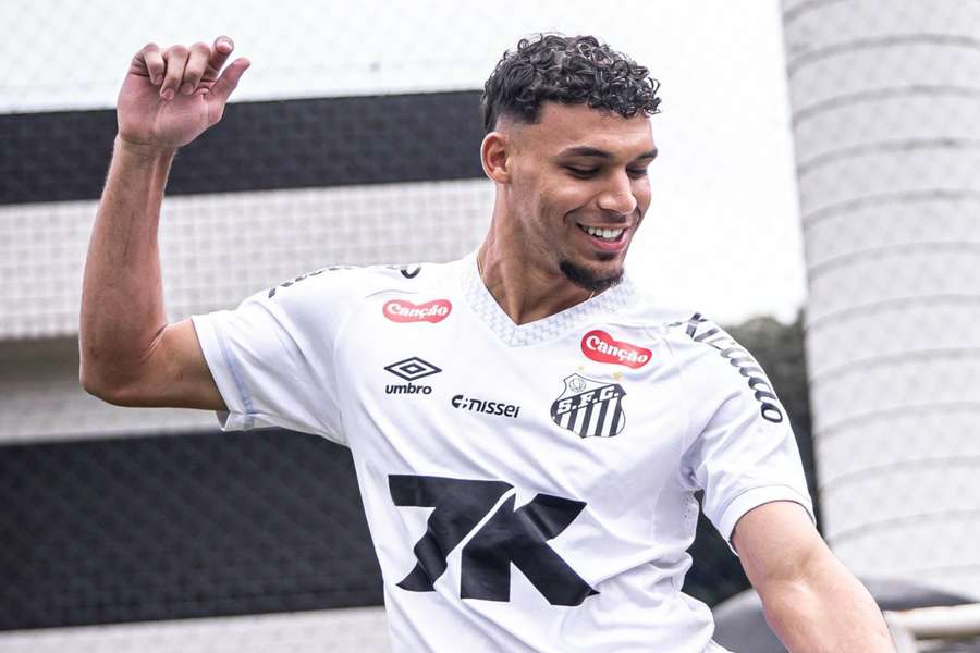 Victor Hugo foi emprestado pelo Flamengo ao Santos