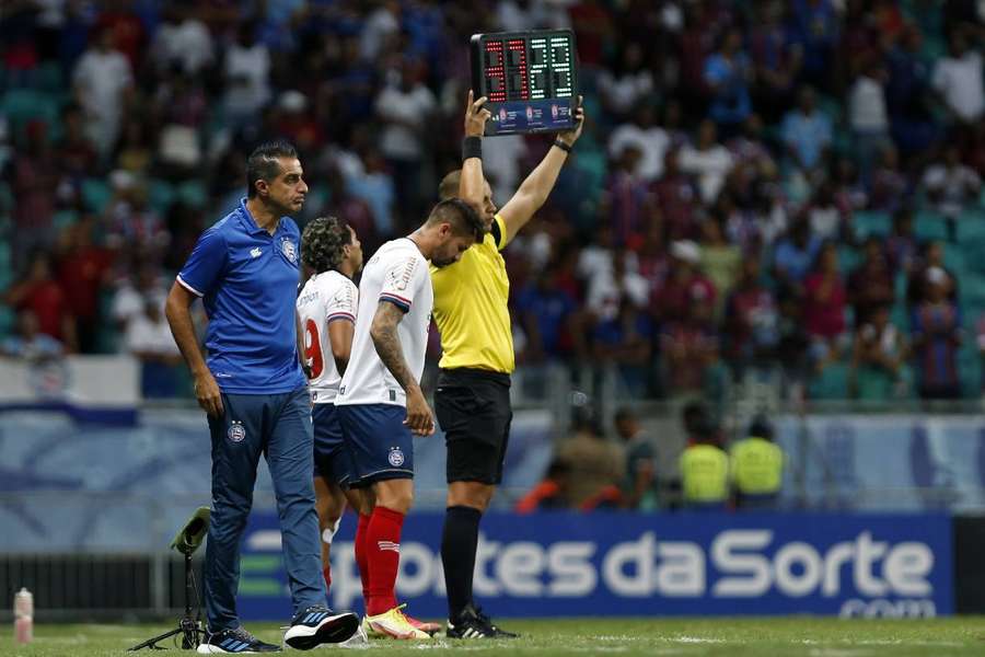 Técnico do Bahia destrincha temporada "pesada" e espera mais reforços