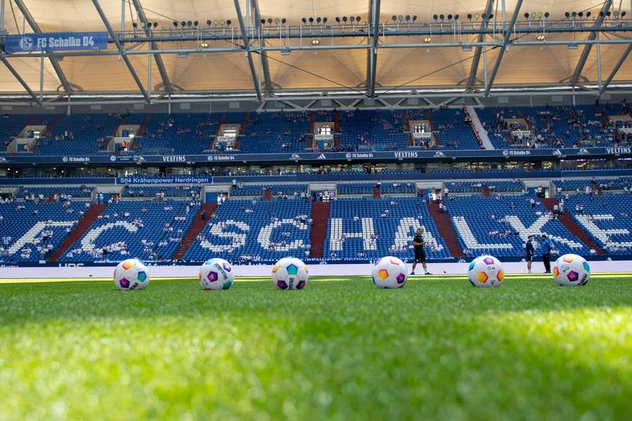 Houve tumultos antes do jogo em Gelsenkirchen