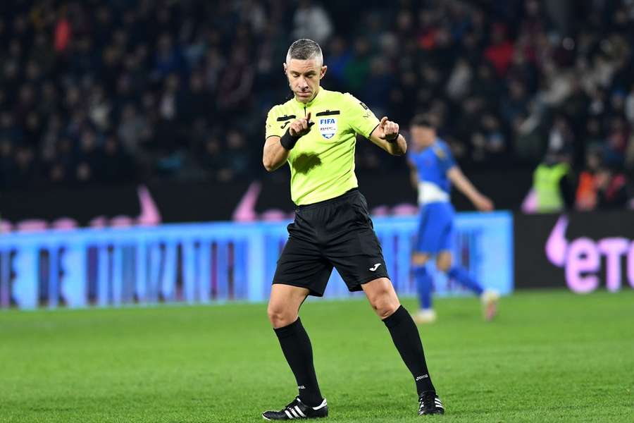 Radu Petrescu în timpul partidei CFR Cluj - FCSB, din play-off-ul Superligii