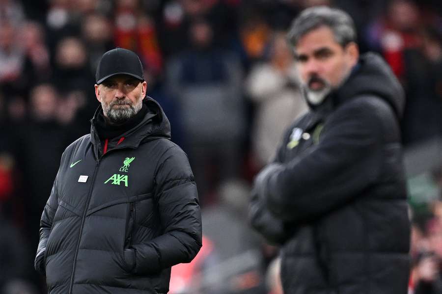 Liverpool's German manager Jurgen Klopp (L) and Norwich City's German head coach David Wagner watch on