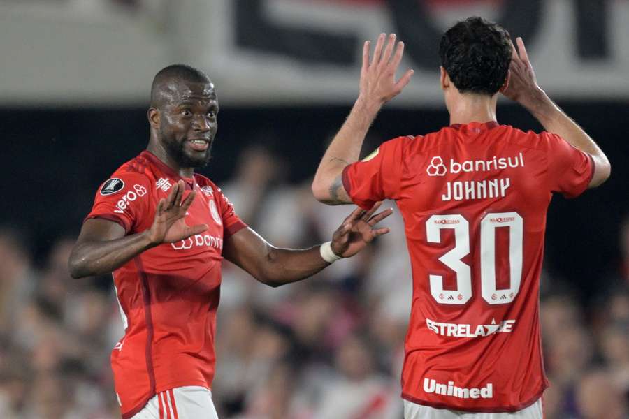 Enner Valencia comemora primeiro gol com a camisa do Internacional