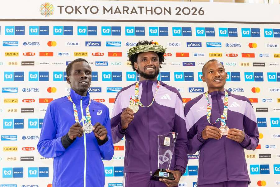 Tadese Takele no lugar mais alto do pódio em Tóquio