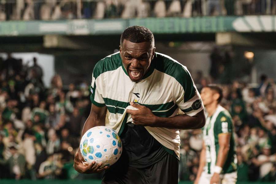 Jacy saiu mancando antes de se recuperar Jacy saiu mancando antes de se recuperar