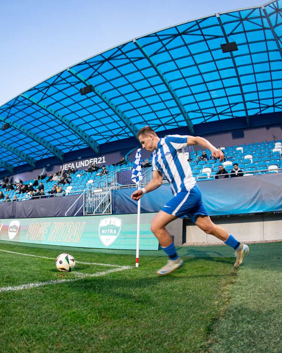 Výbošťok si chce natiahnuť streleckú šnúru. Výbošťok si chce natiahnuť streleckú šnúru.